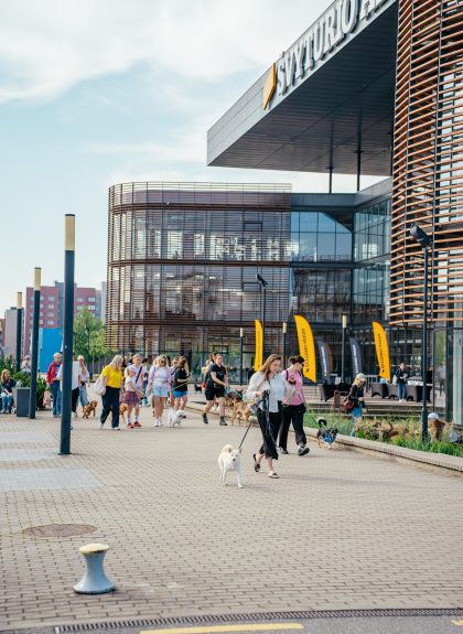 Švyturio arena gimtadienio tortą iškeitė į žygį su keturkojais